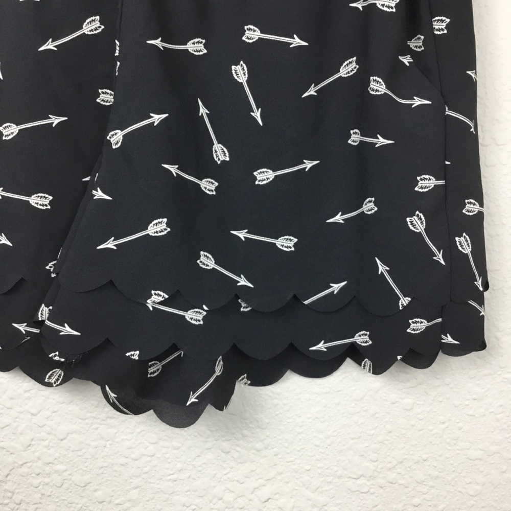 Anthropologie Eloise Black Arrow Shorts Size Small - Picture 4 of 7